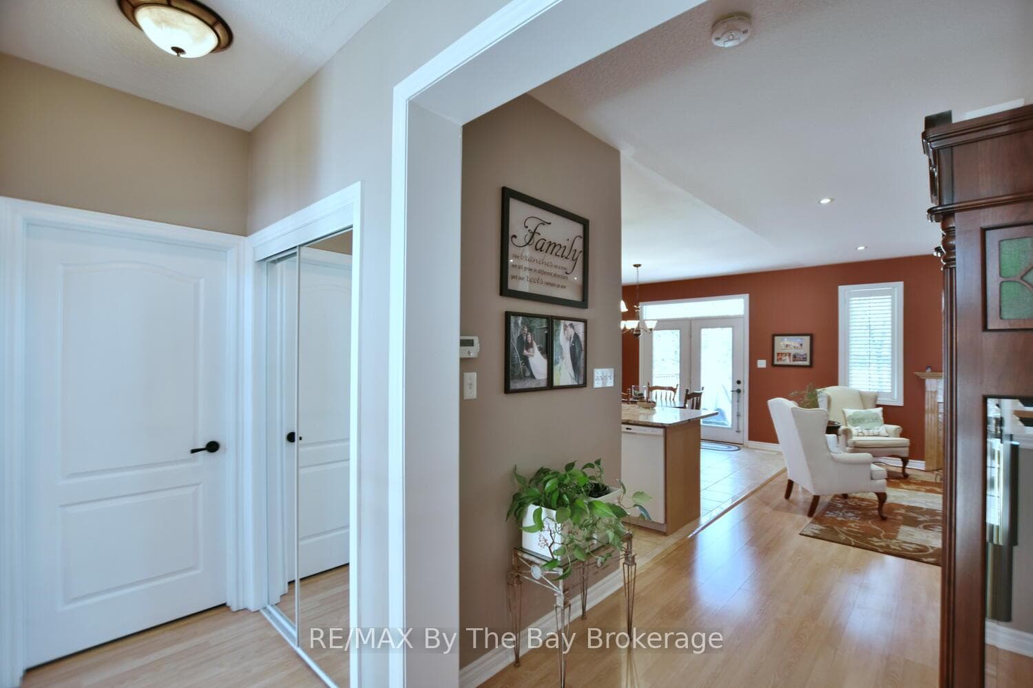 55 Oriole Crescent photo 9