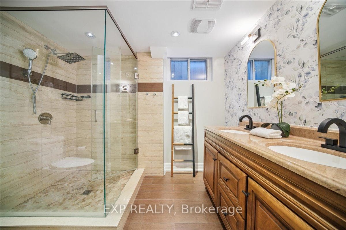 137 Kingsview Boulevard photo 34