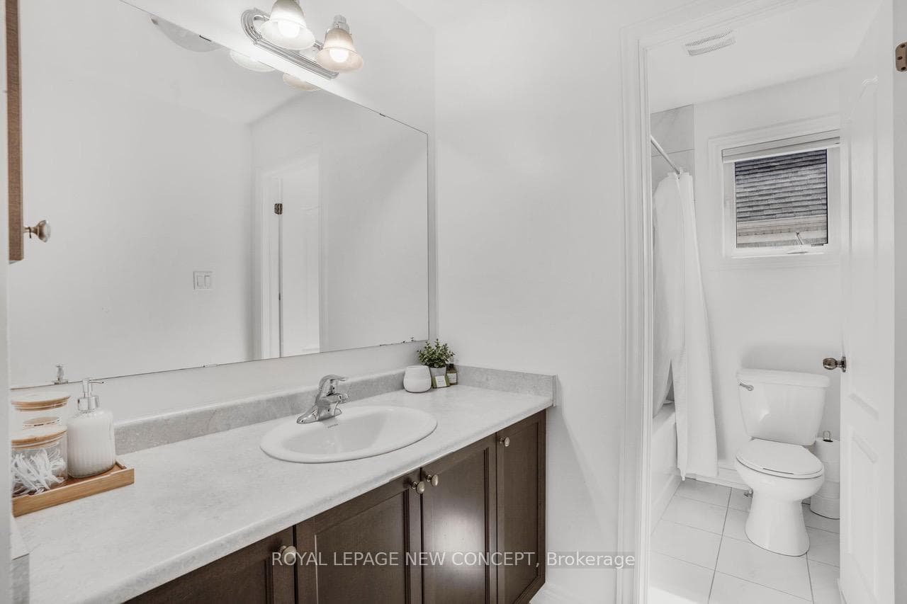 6422 Dilalla Crescent photo 27
