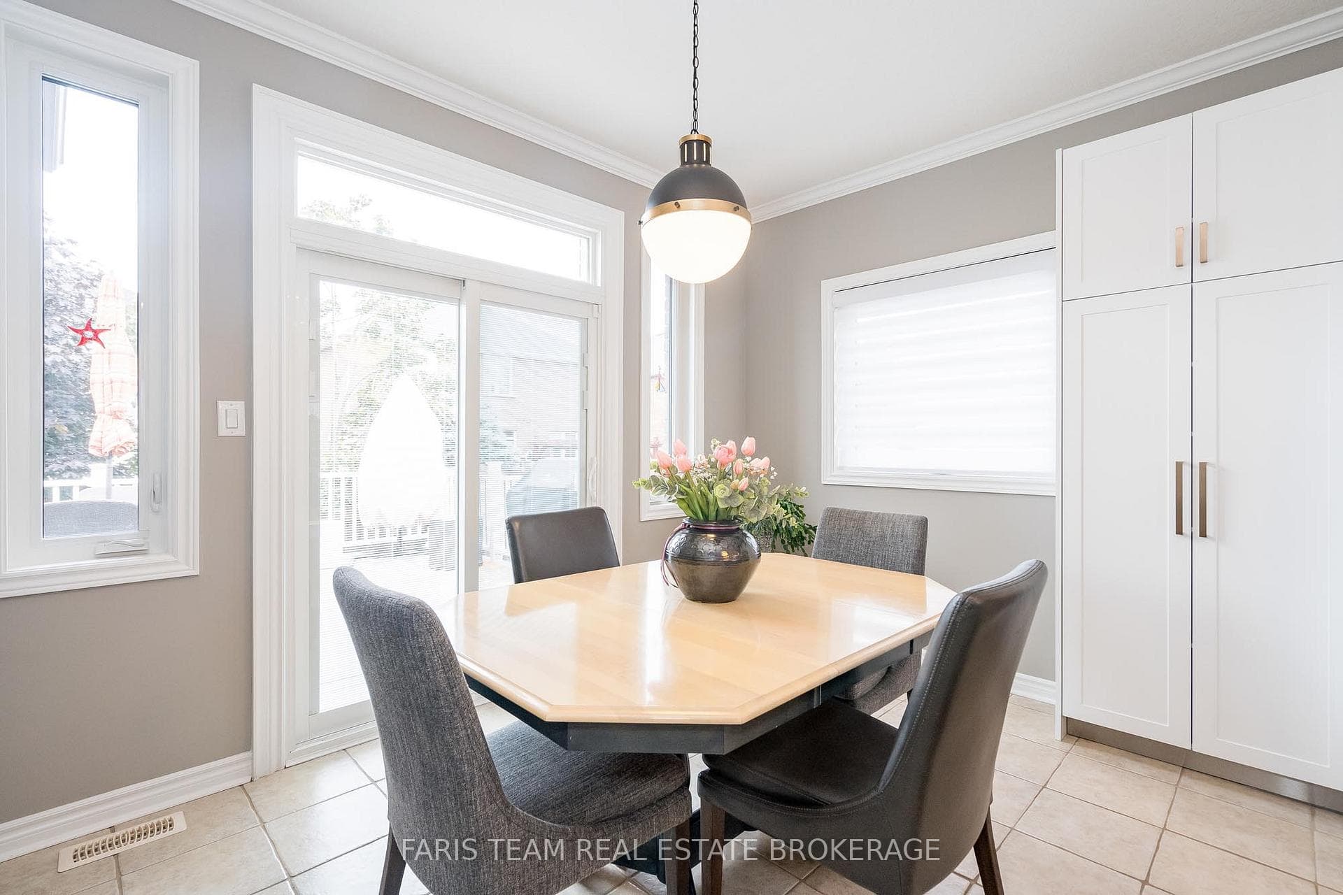 135 Sandringham Drive photo 12