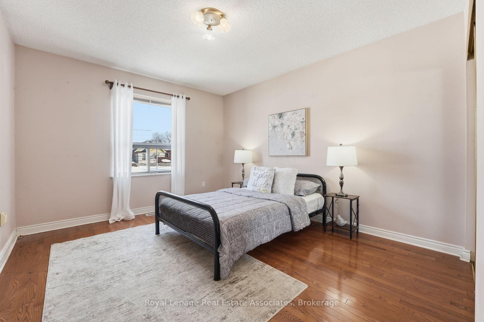 439 Salem Avenue photo 8