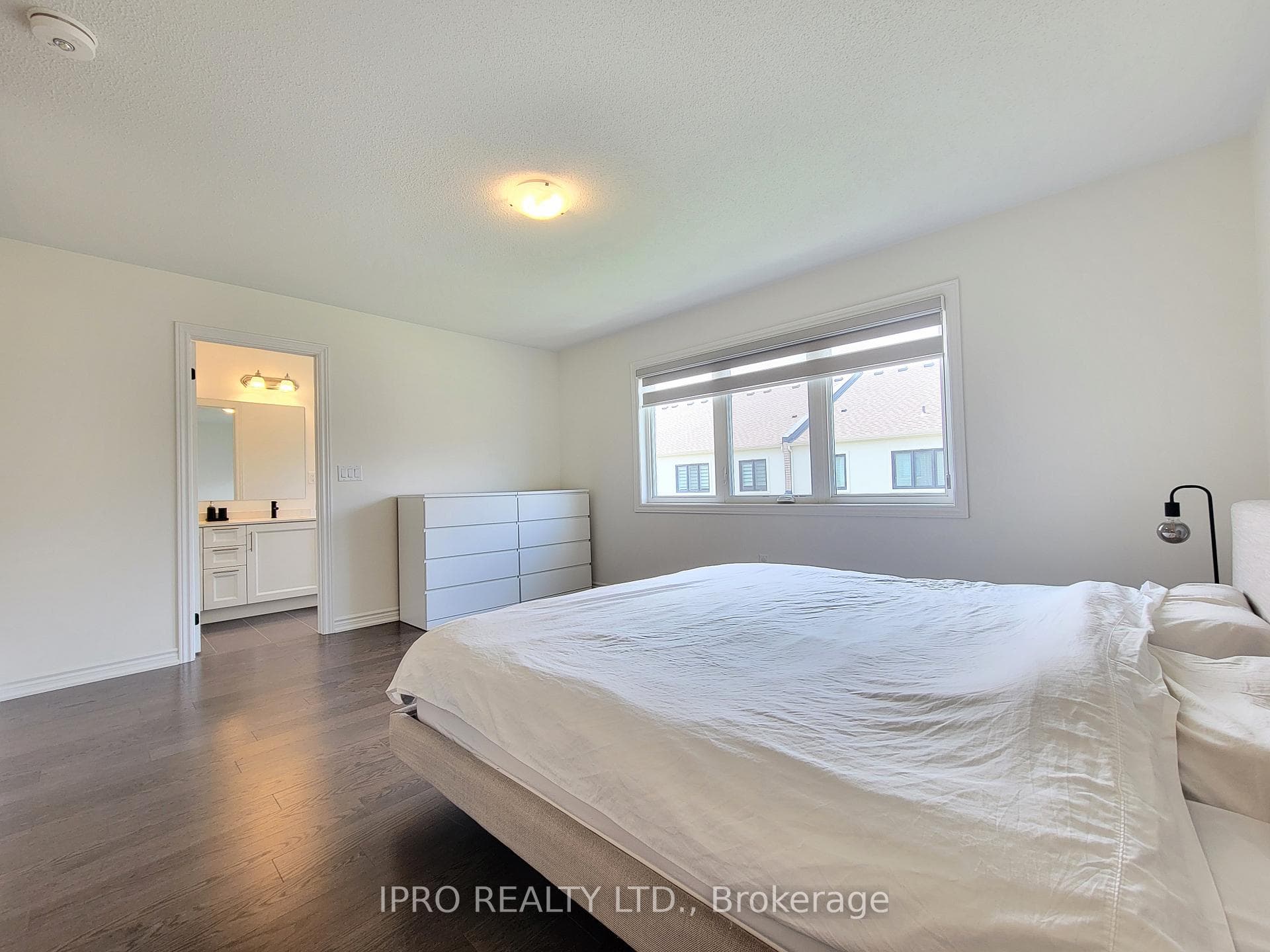 471 Bergamot Avenue photo 25