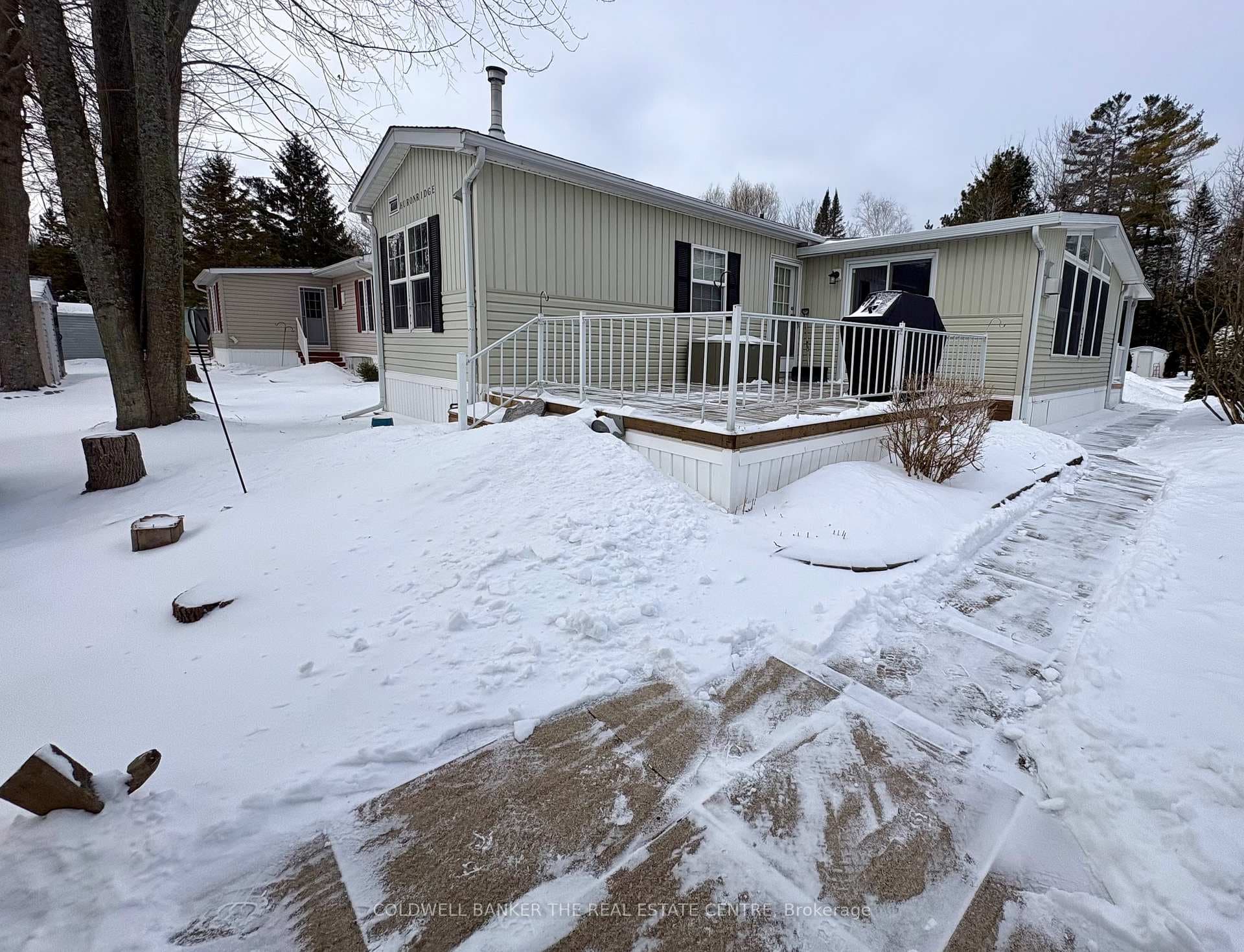 70 Topaz Street photo 18