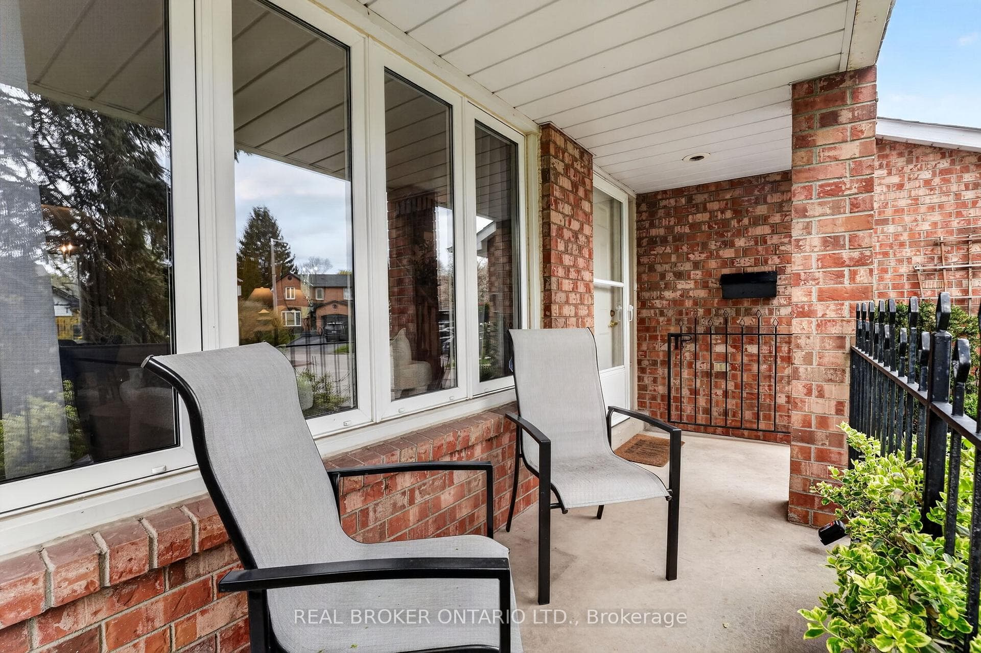 153 CHALMERS Street photo 33