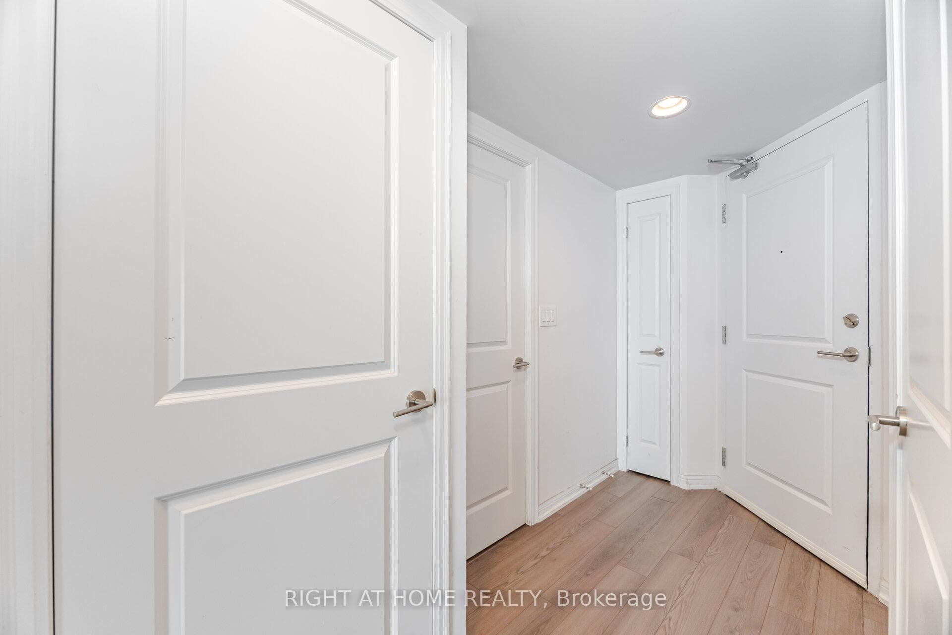 125 Western Battery Road Unit 1112 photo 6