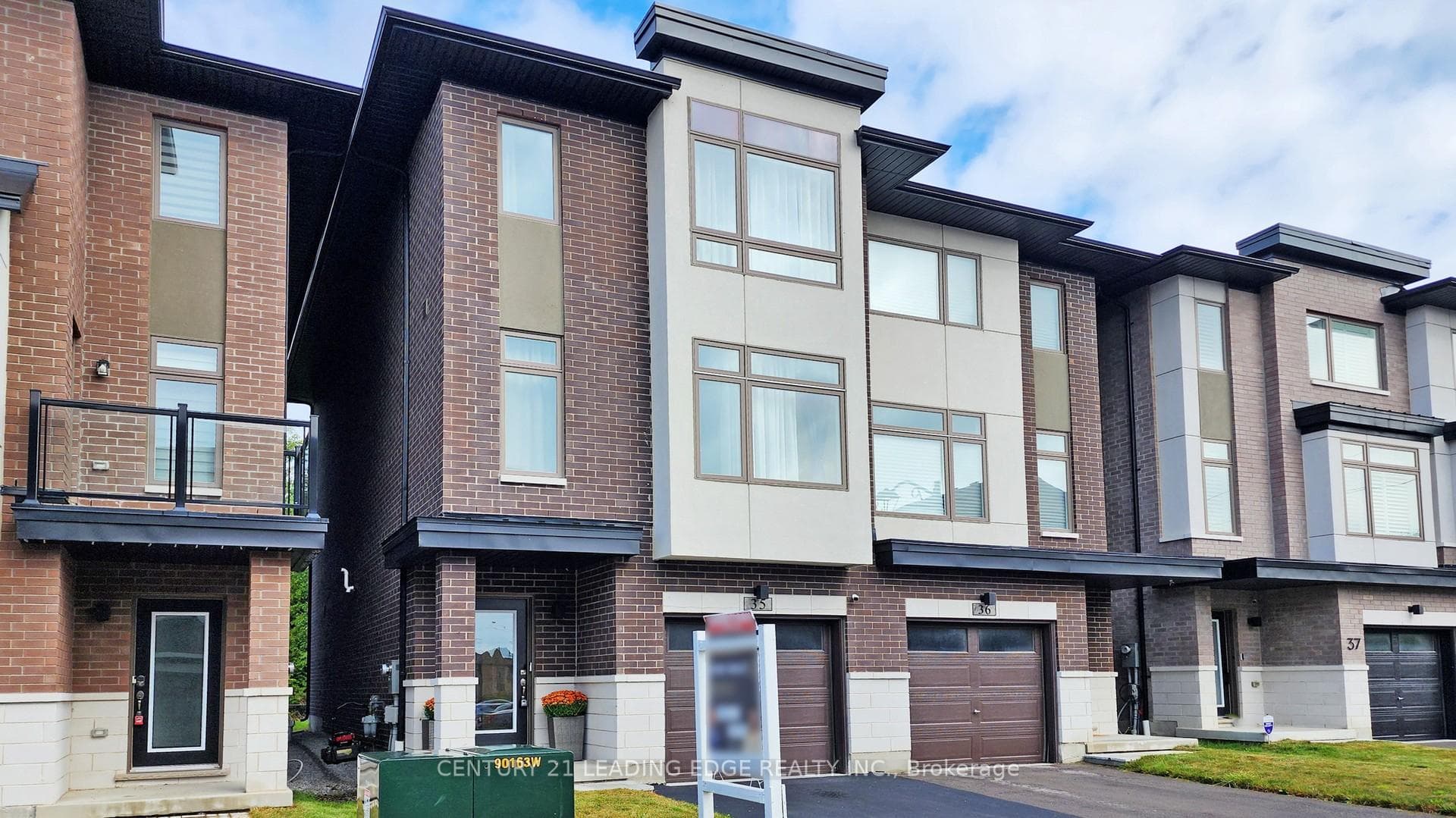 250 Finch Avenue Unit 35 photo 2