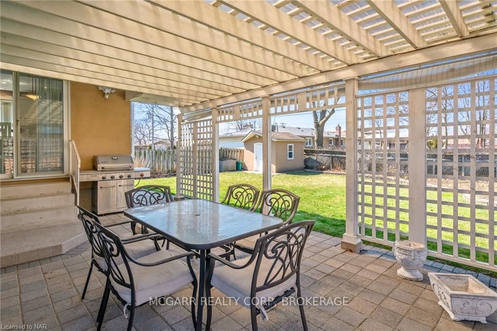 84 ALEXANDRA Boulevard photo 4