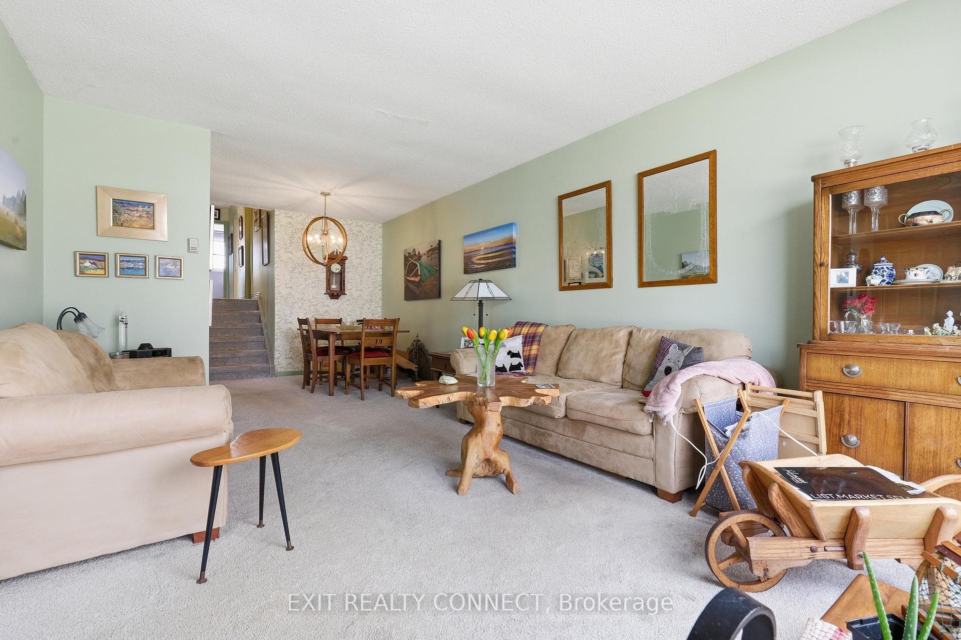 179 Burbank Crescent photo 4