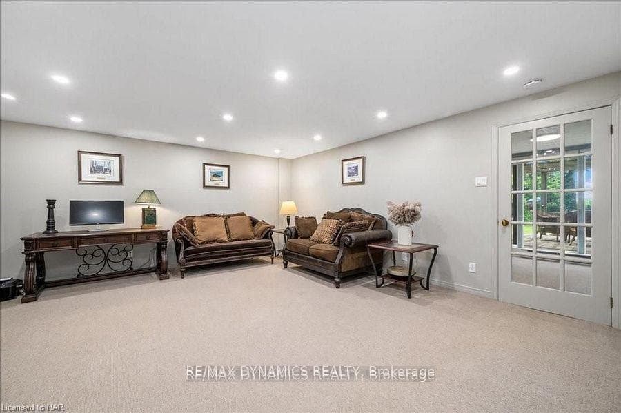15842 NIAGARA RIVER Parkway photo 22