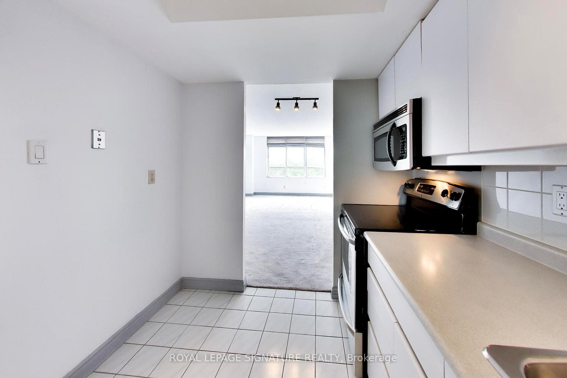 1091 Kingston Road Unit 614 photo 13