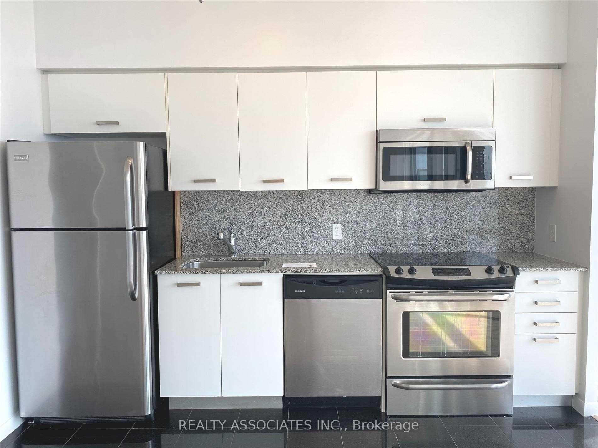 832 Bay Street Unit 3202 photo 4