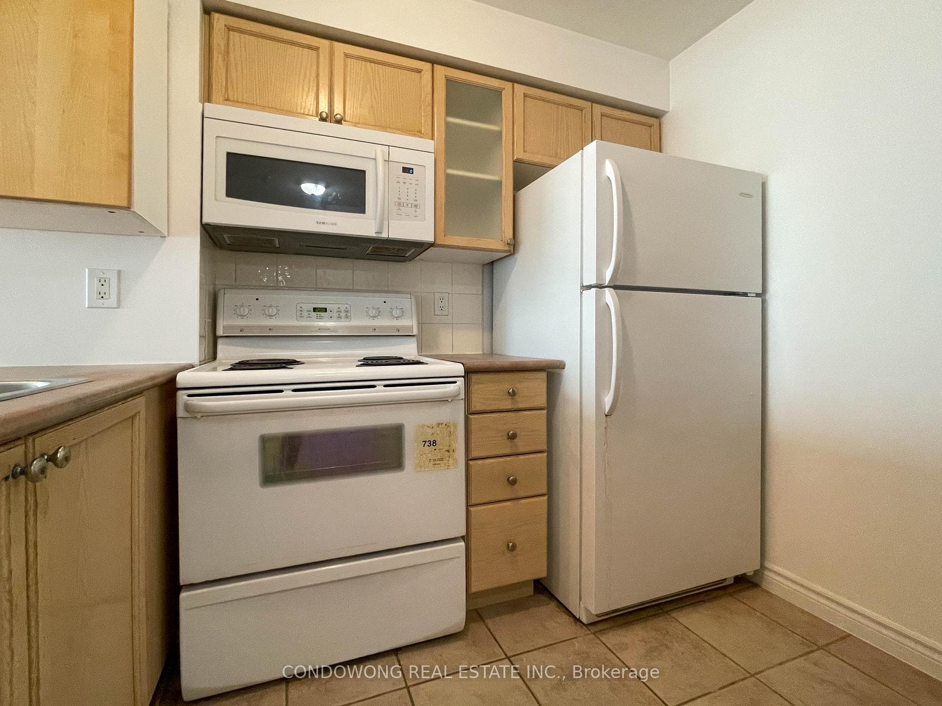 410 Queens Quay Unit 907 photo 3