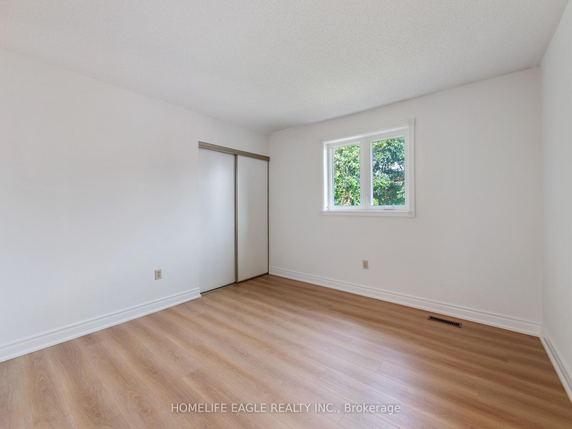 10 Lansdowne Drive photo 14