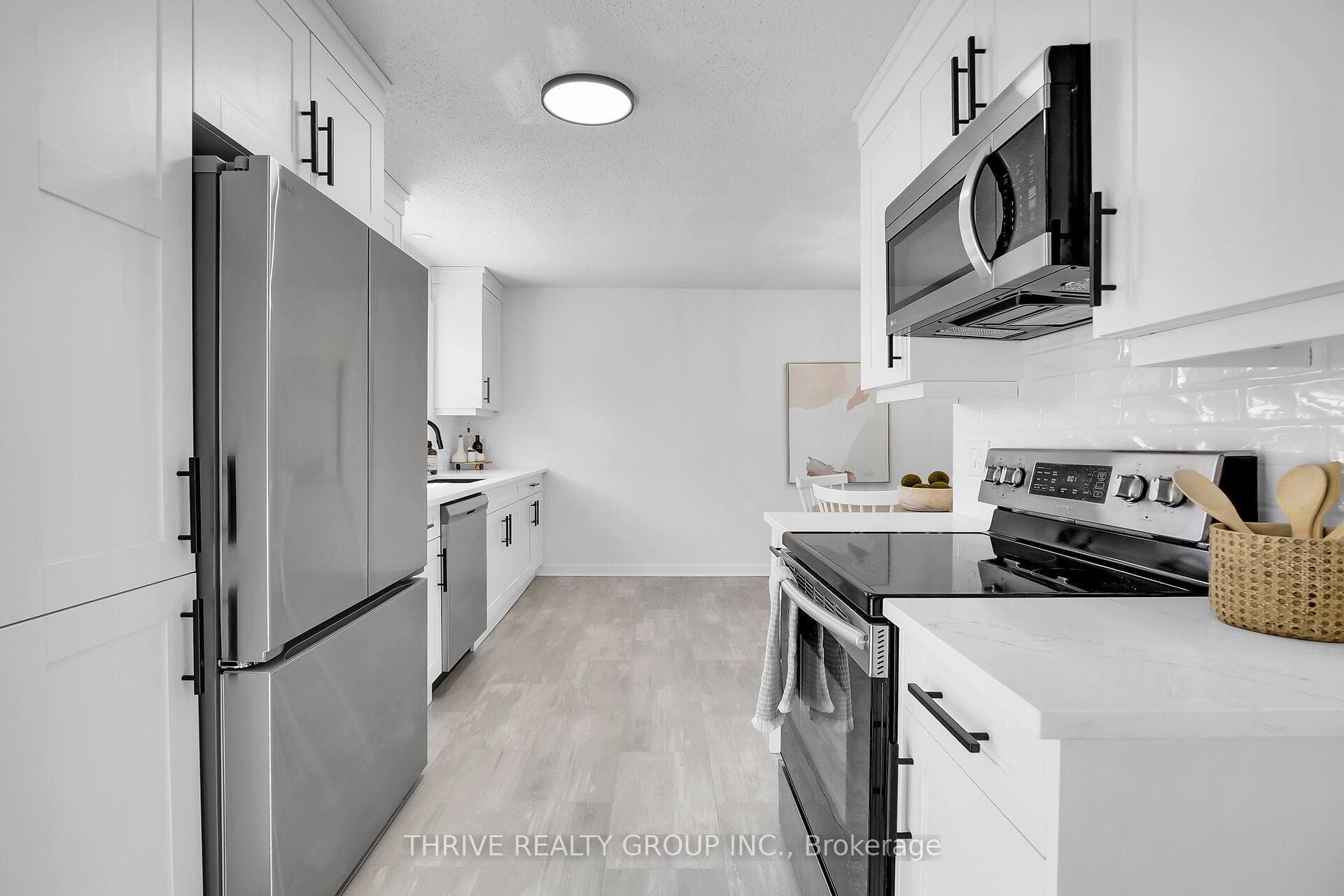 567 Gainsborough Road photo 8