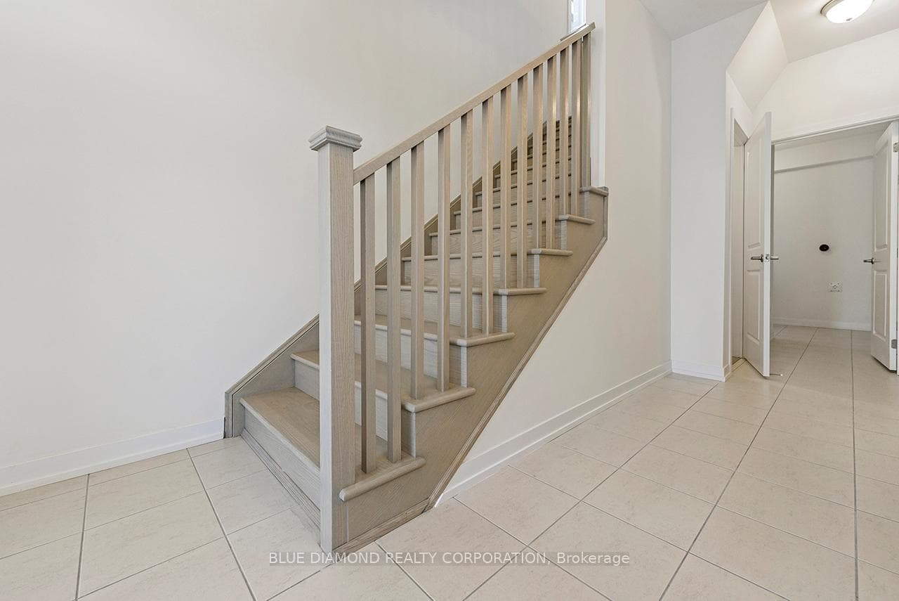 1546 Wellwood Terrace photo 7