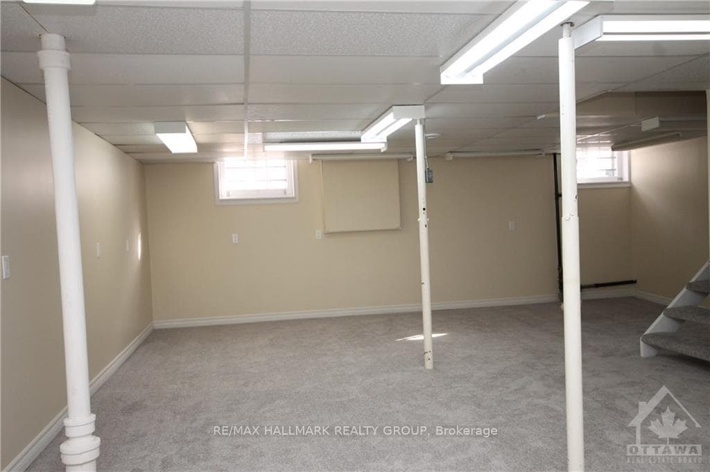 687 GAINSBOROUGH Avenue photo 19
