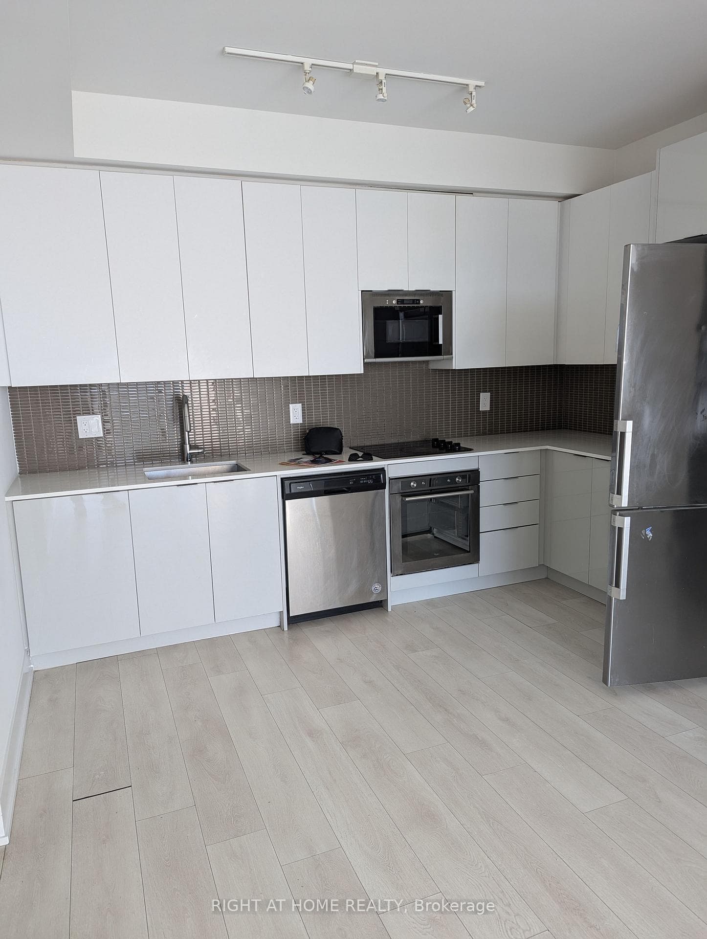 2908 Highway 7 Road Unit 424 photo 4