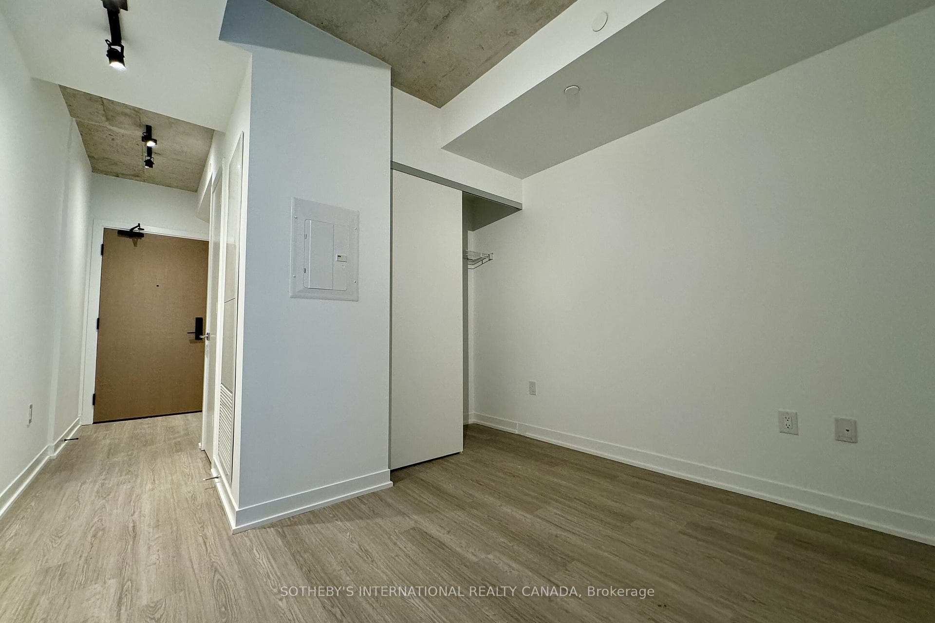 195 McCaul Street Unit 507 photo 8
