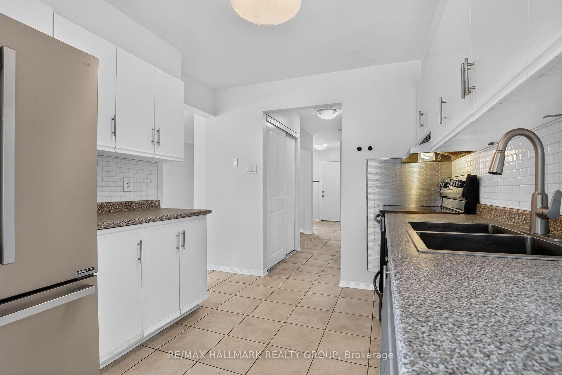 244 Huntersfield Drive photo 9