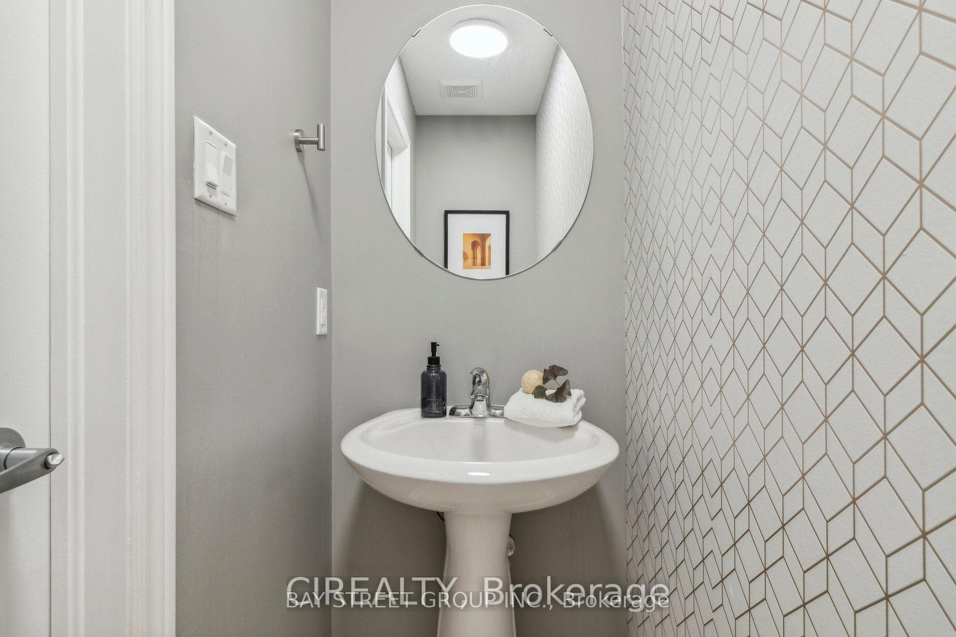 4 Thistle Avenue photo 12