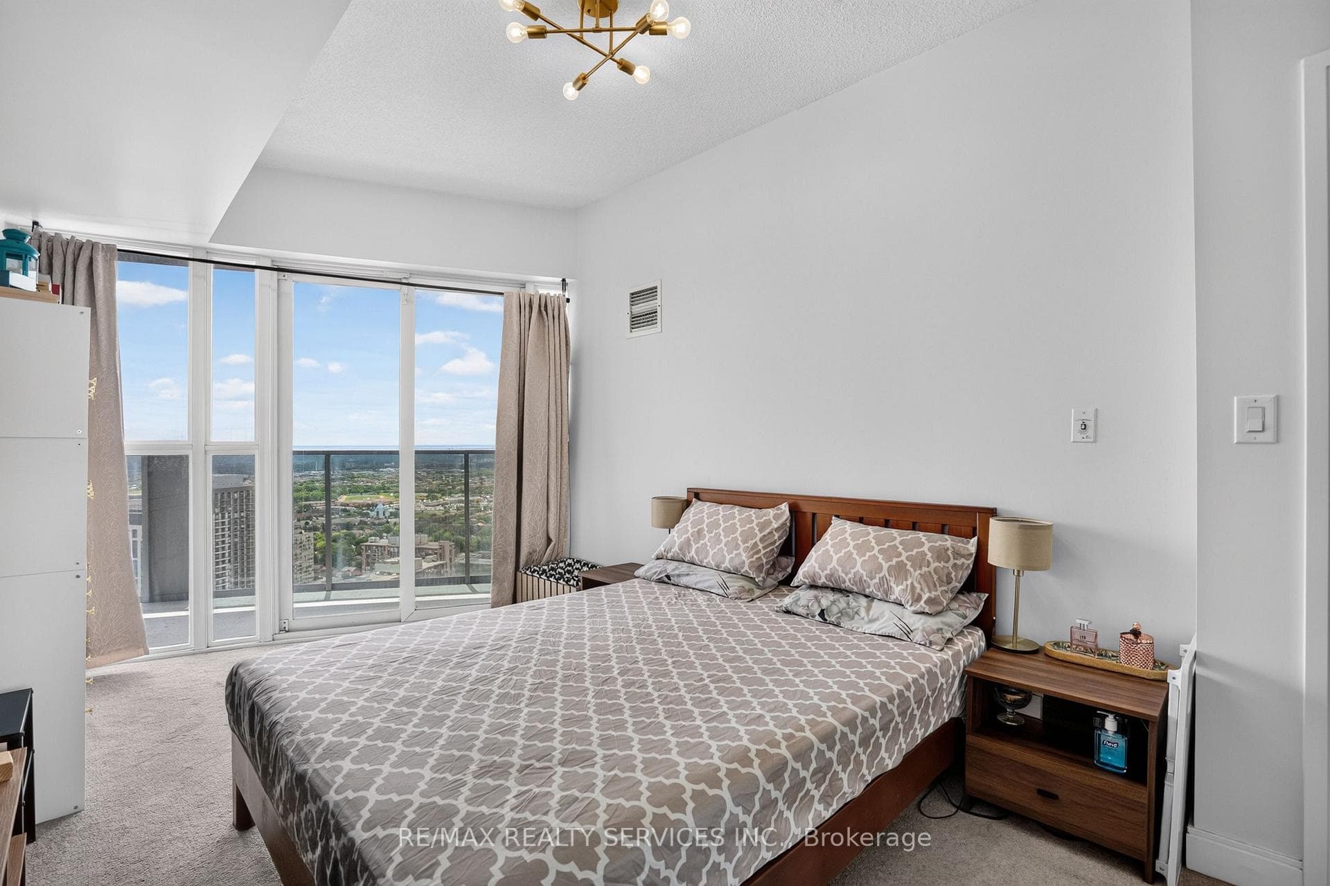 60 Absolute Avenue Unit 4403 photo 22