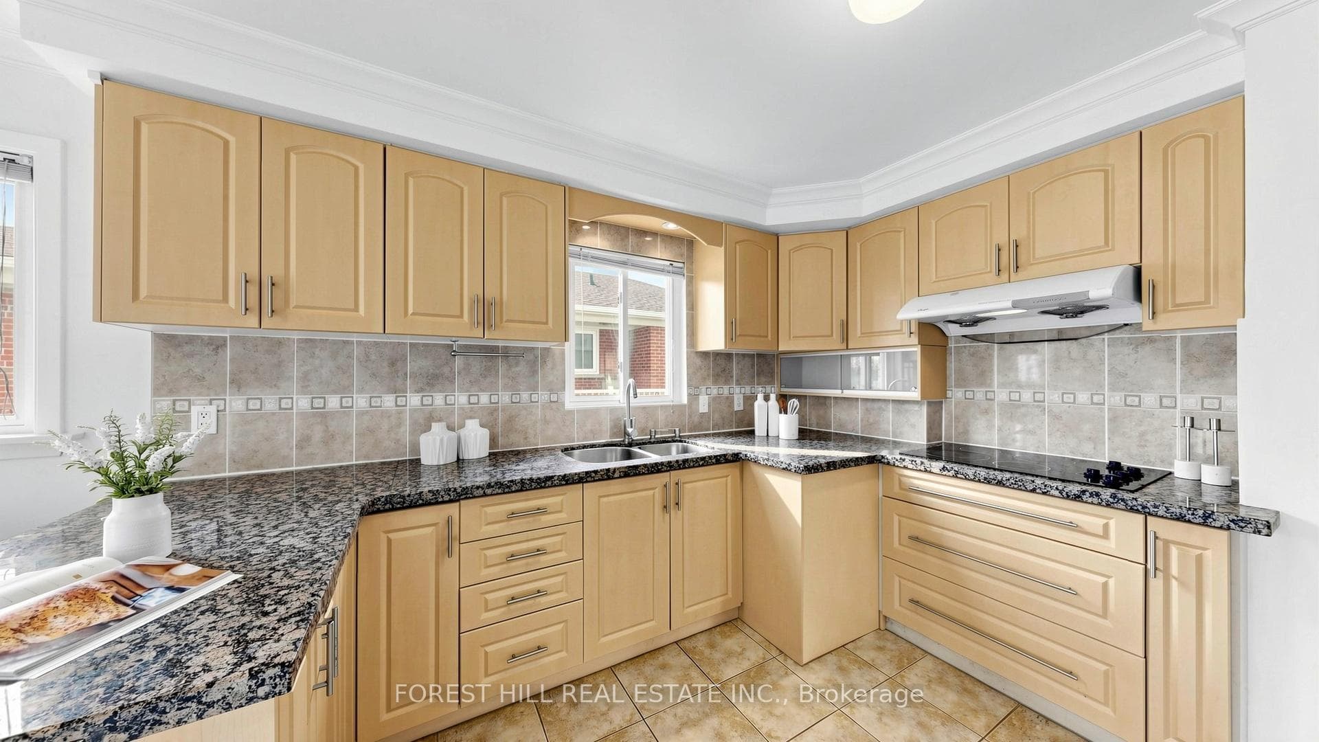 8 Summerfield Crescent photo 8