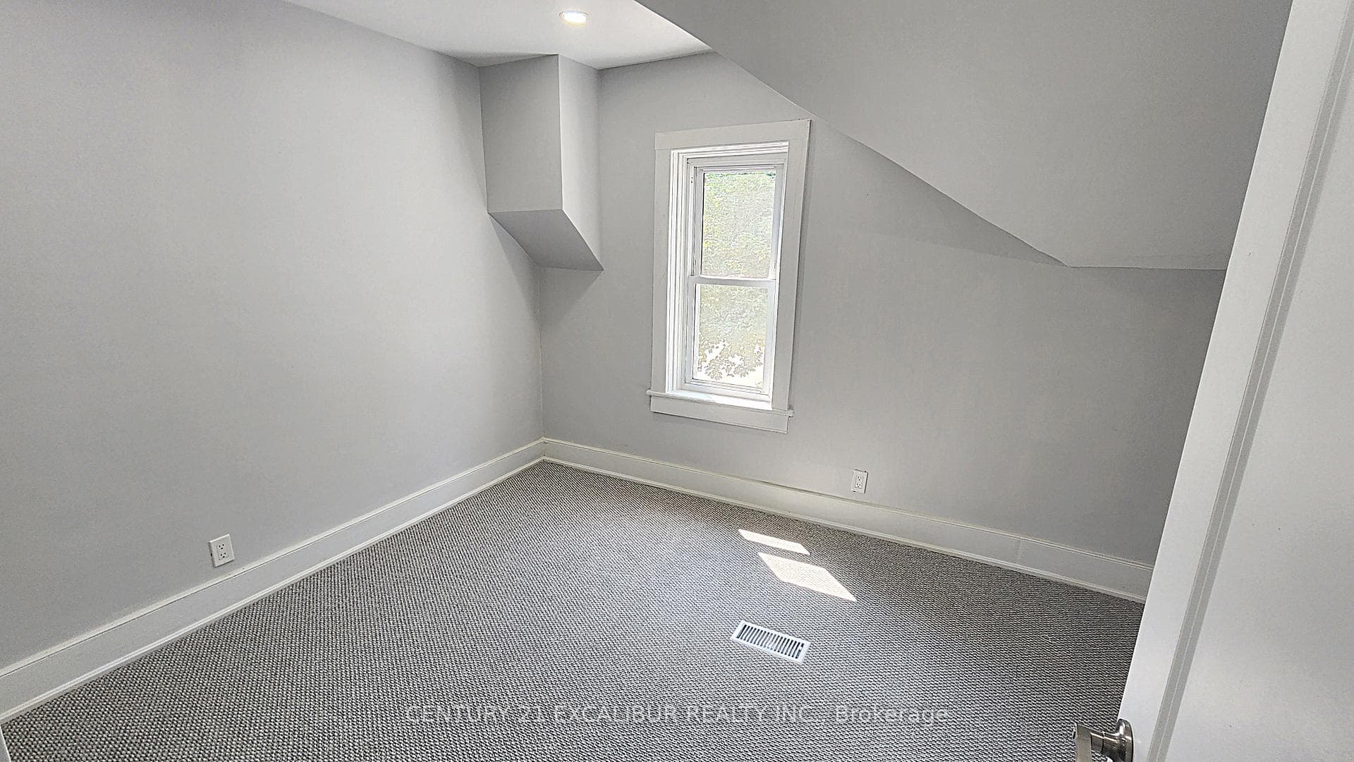 272 Isabella Street photo 21