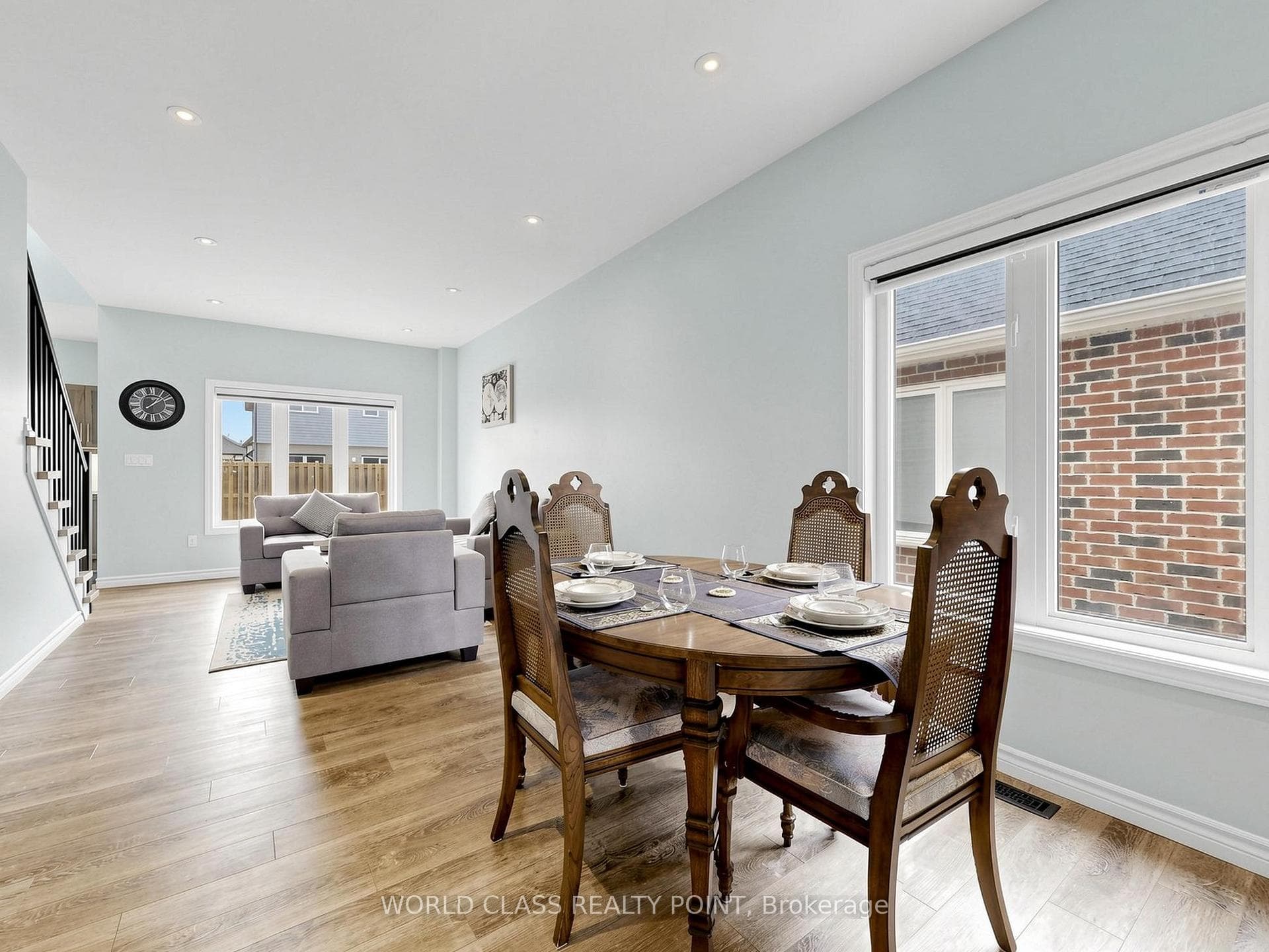 371 Finoro Crescent photo 8