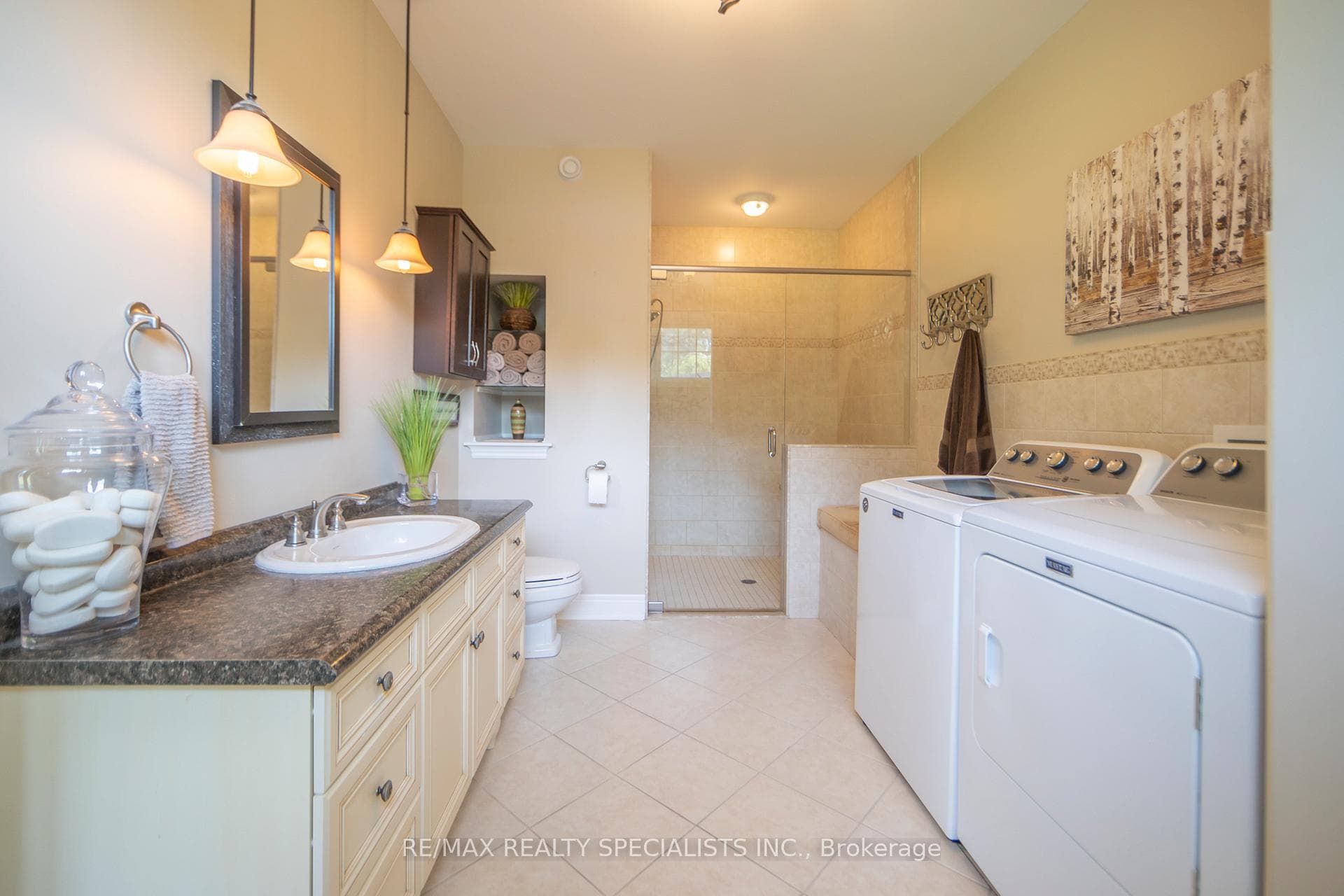 In-law 3 piece ensuite with laundr