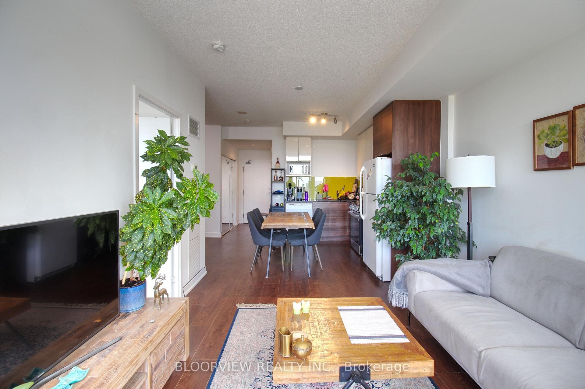 121 Mcmahon Drive Unit 2810 photo 9