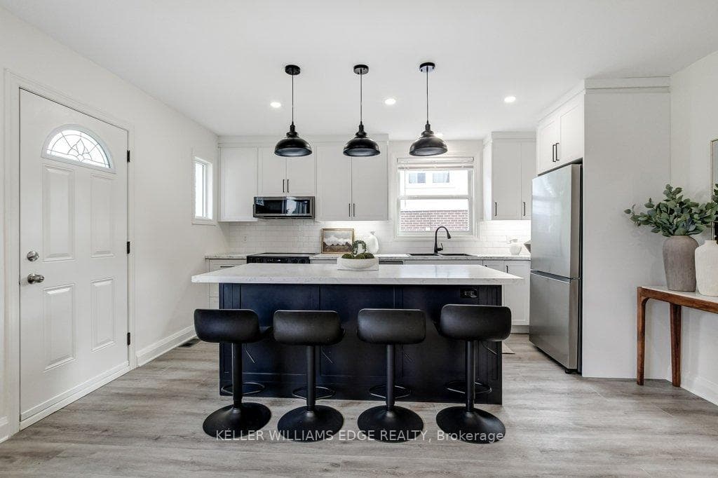 202 Erindale Avenue photo 3