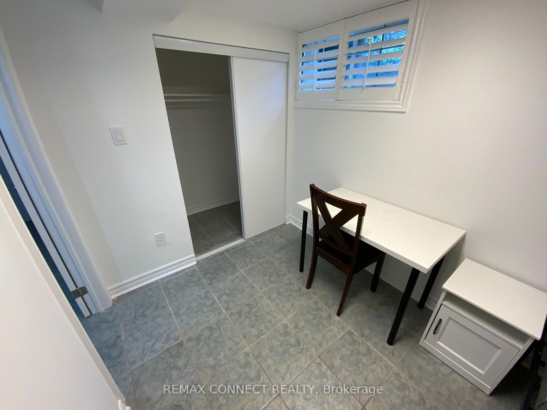 2 Kellyvale Road Unit Bsmt RmC photo 12