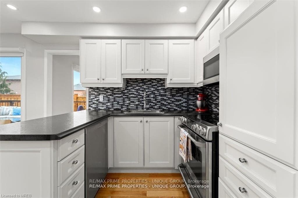 293 Mississaga Street photo 11