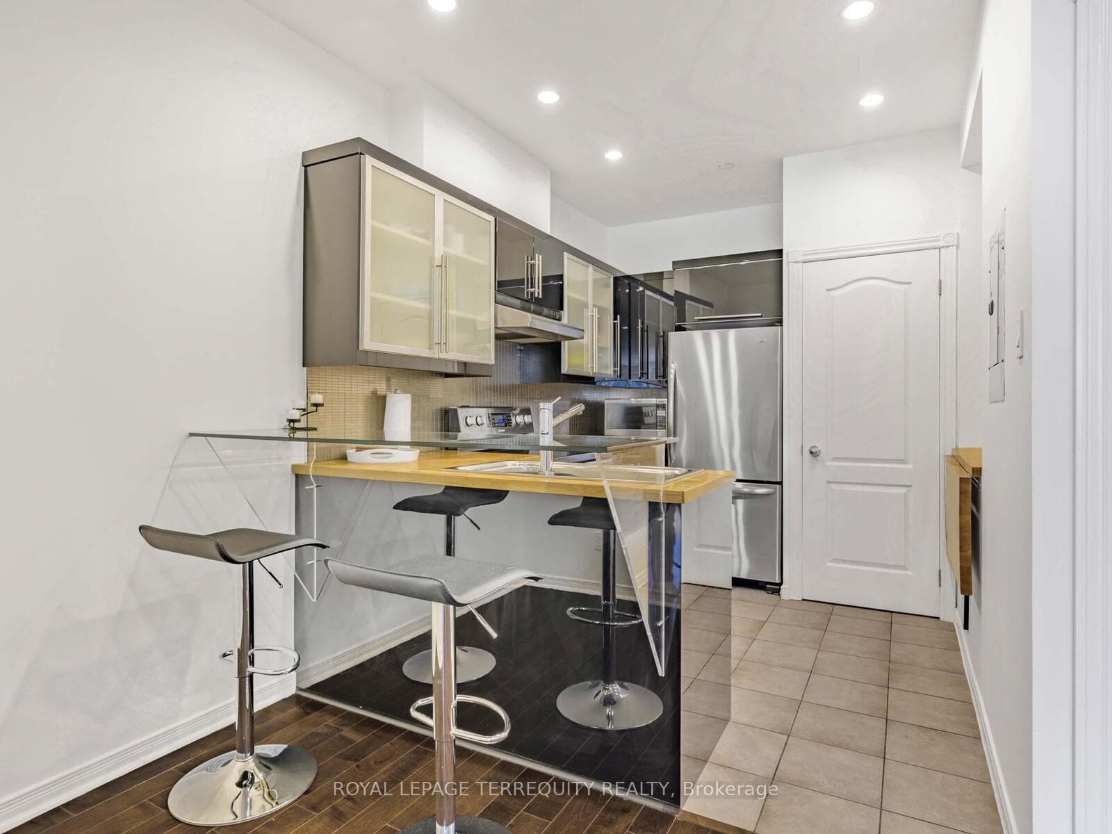 393 King Street Unit 1210 photo 9