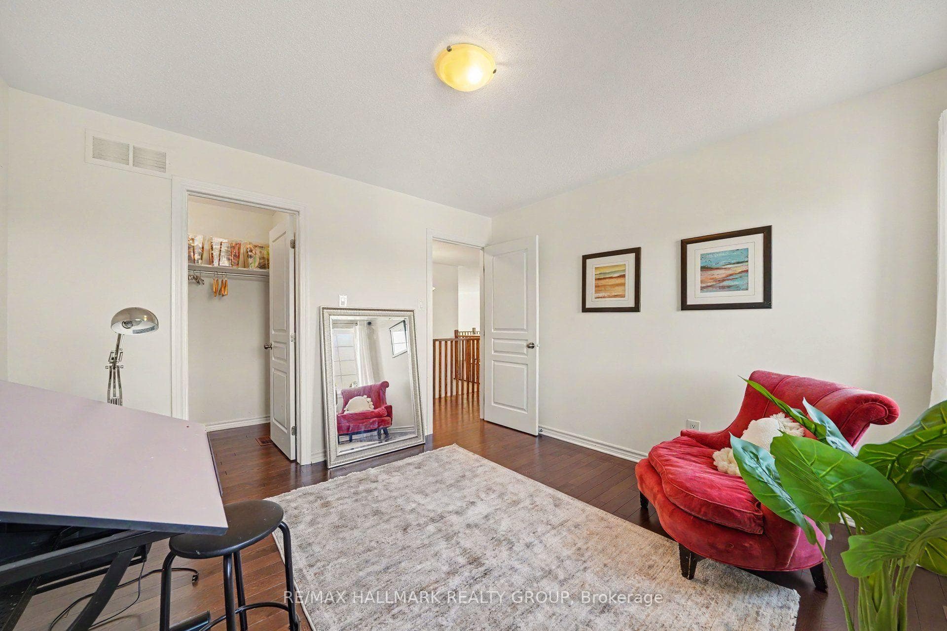 938 Wildcarrot Crescent photo 19