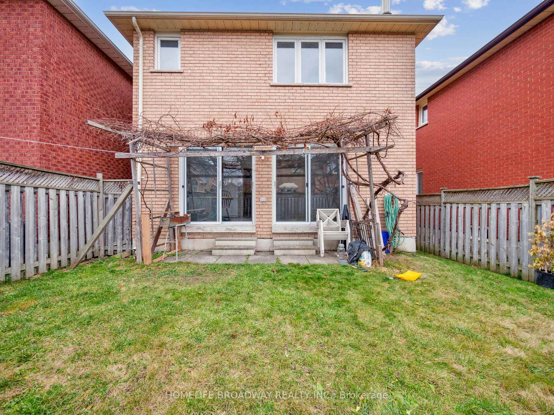 81 Northolt Crescent photo 34