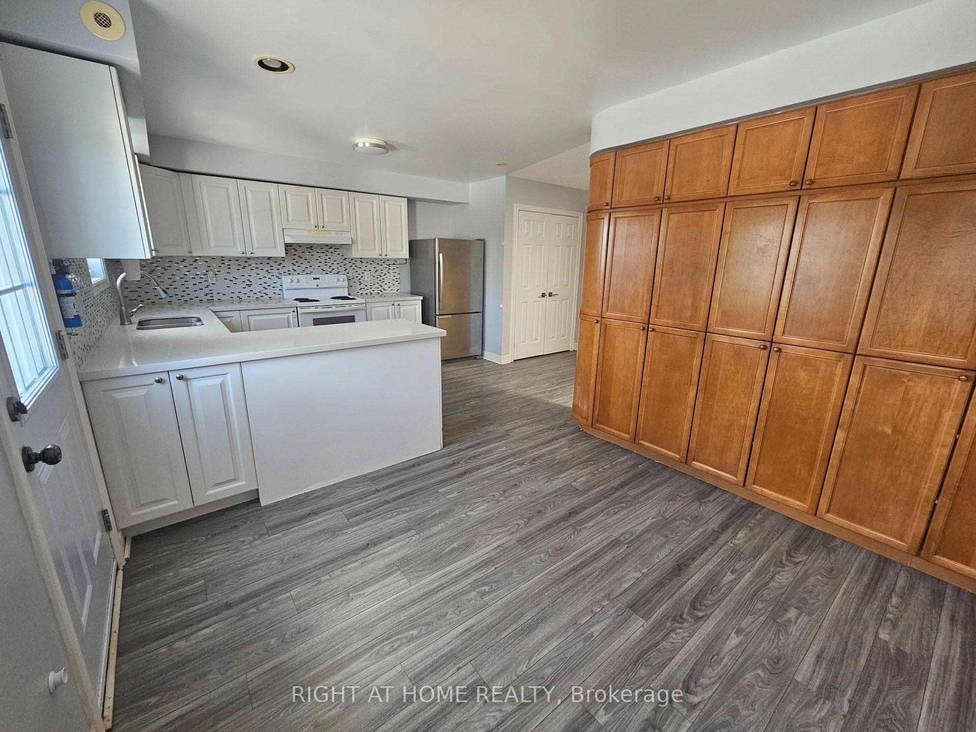 611 Liverpool Road photo 6