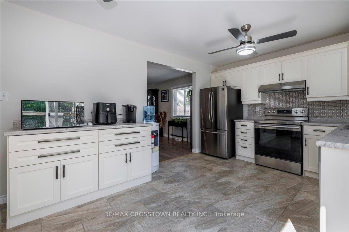1170 Arnold Street photo 11