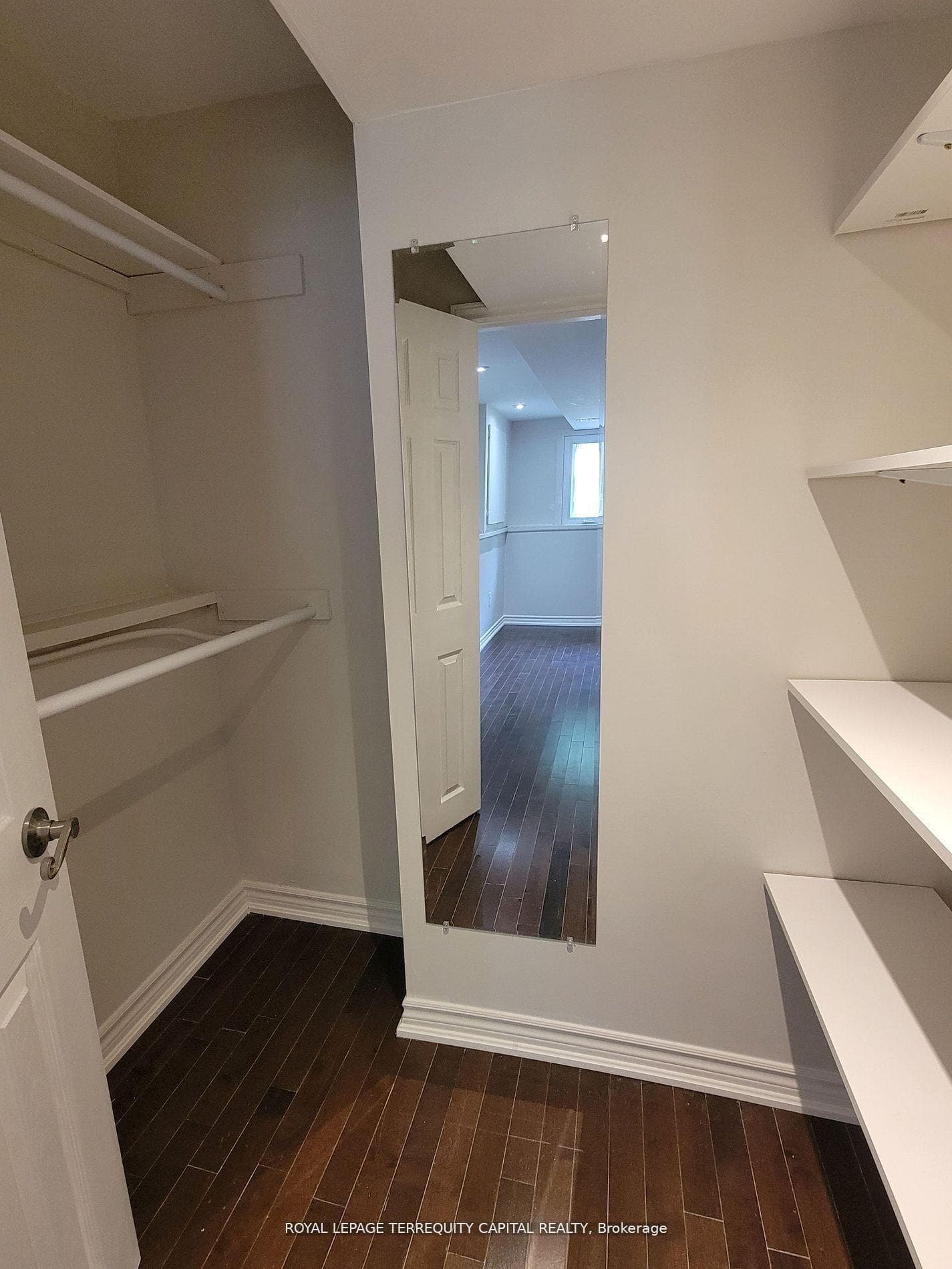 20 Mowat Crescent Unit Lower photo 6