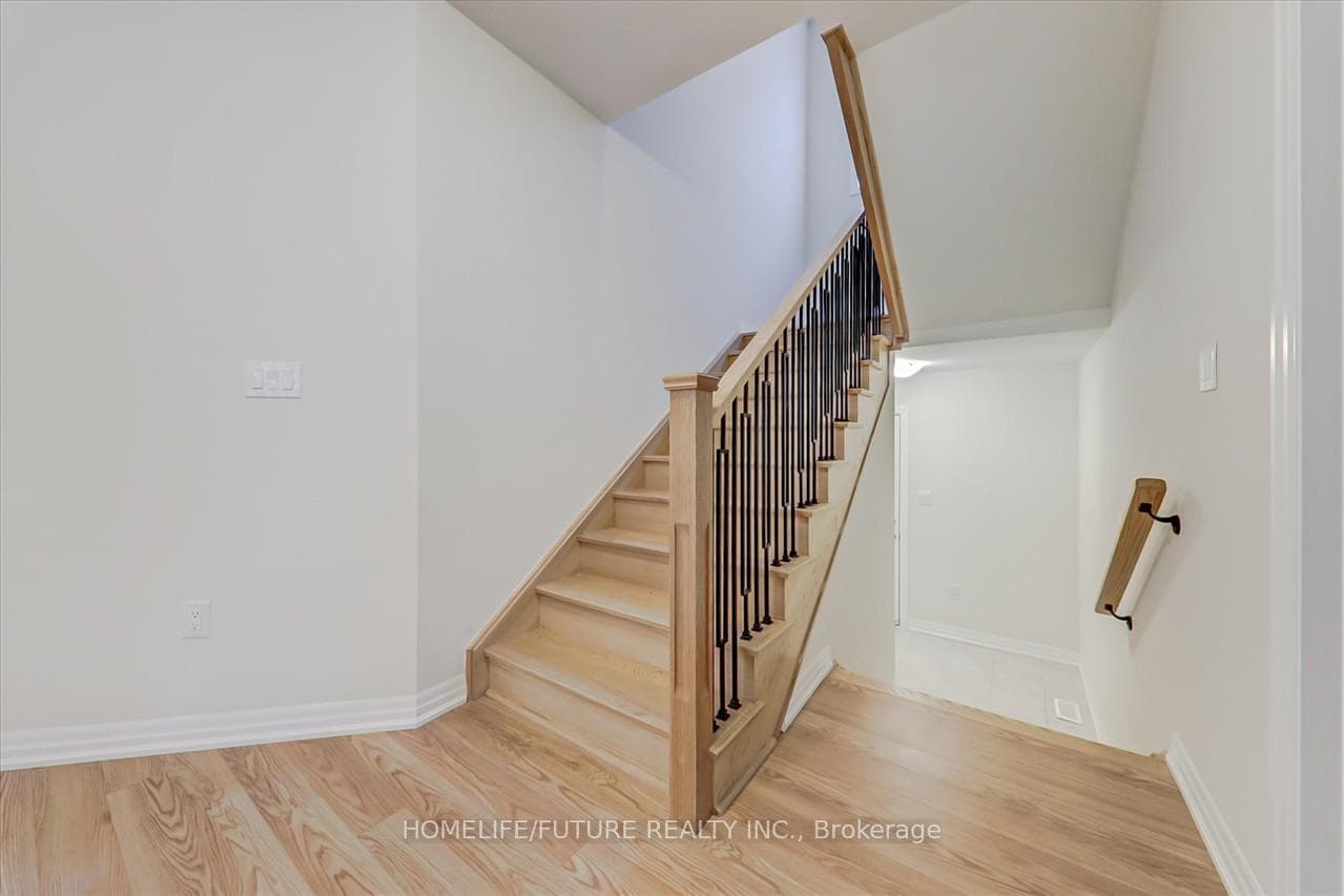 78 NORTHROP Avenue photo 16