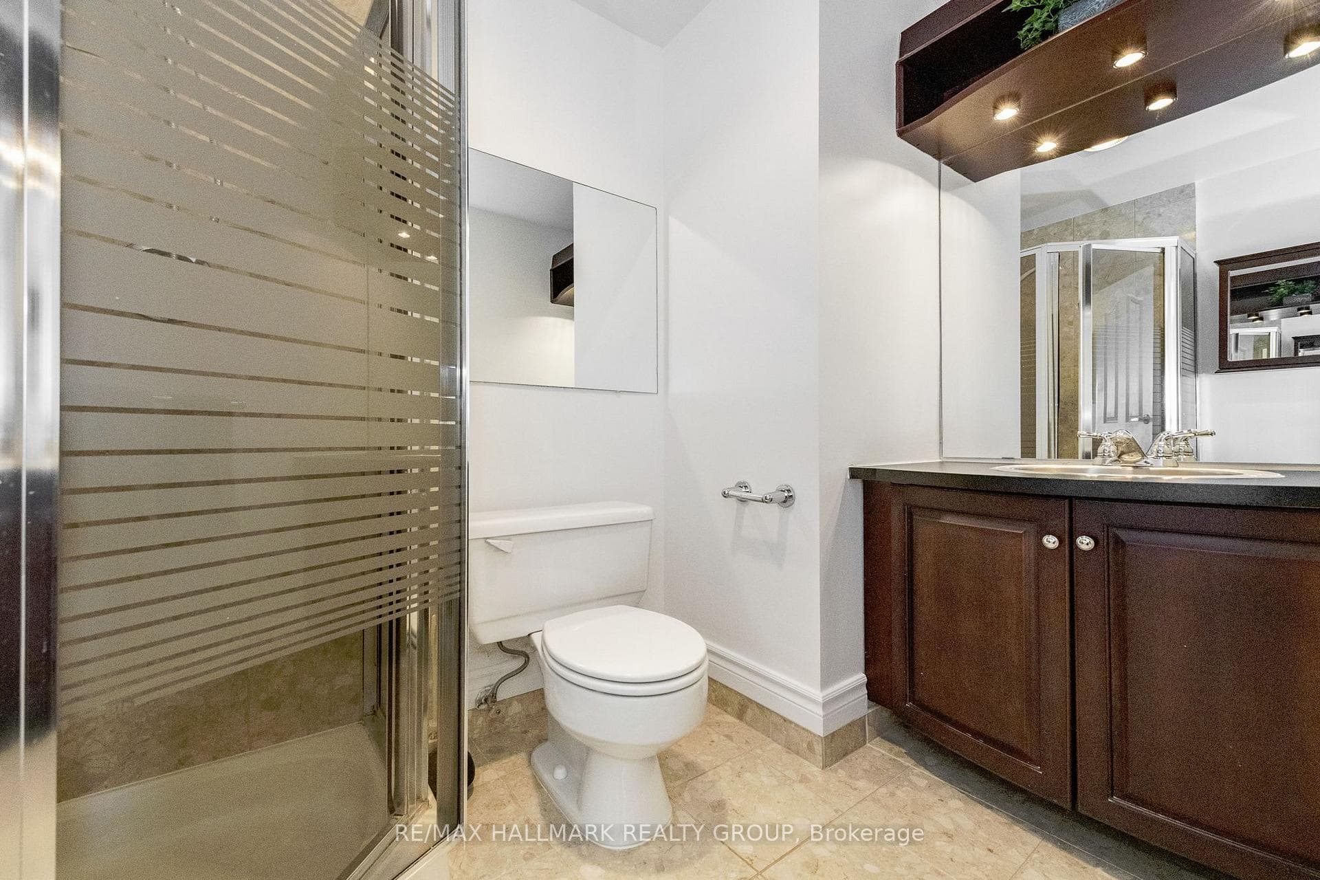 Ensuite bath