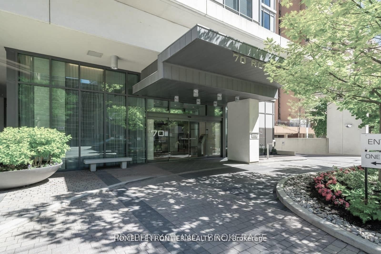 70 Roehampton Avenue Unit 1517 photo 2