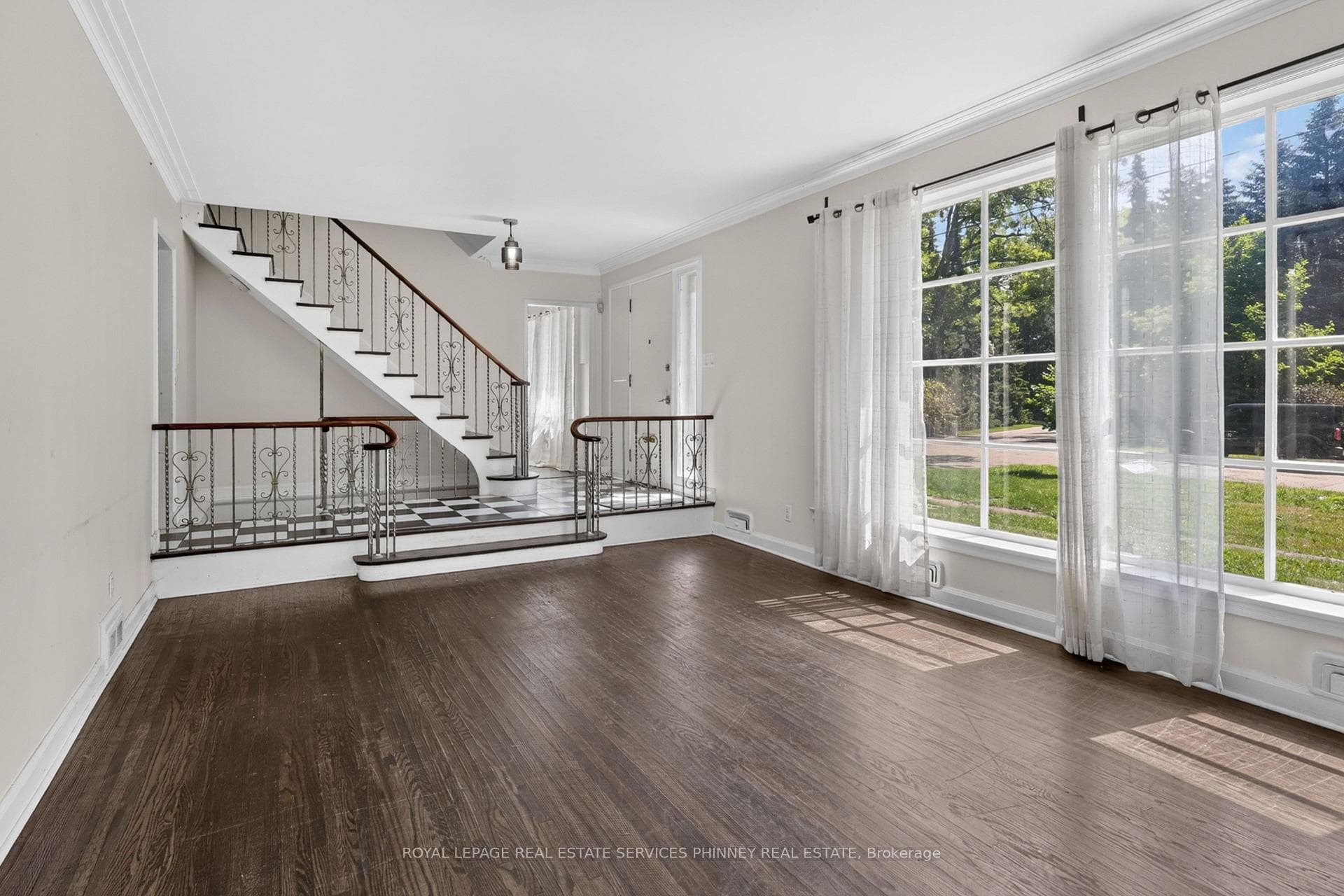 52 Valecrest Drive photo 4
