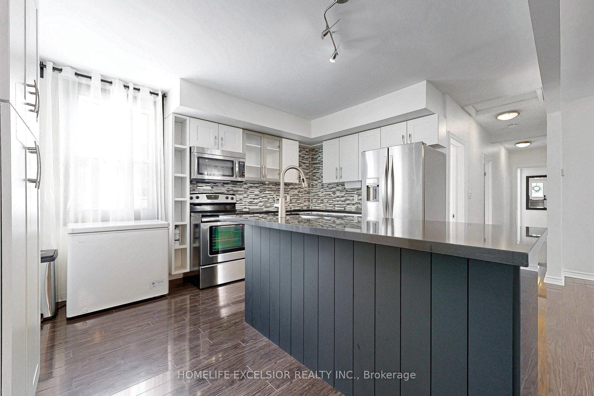 4 Albert Street photo 9
