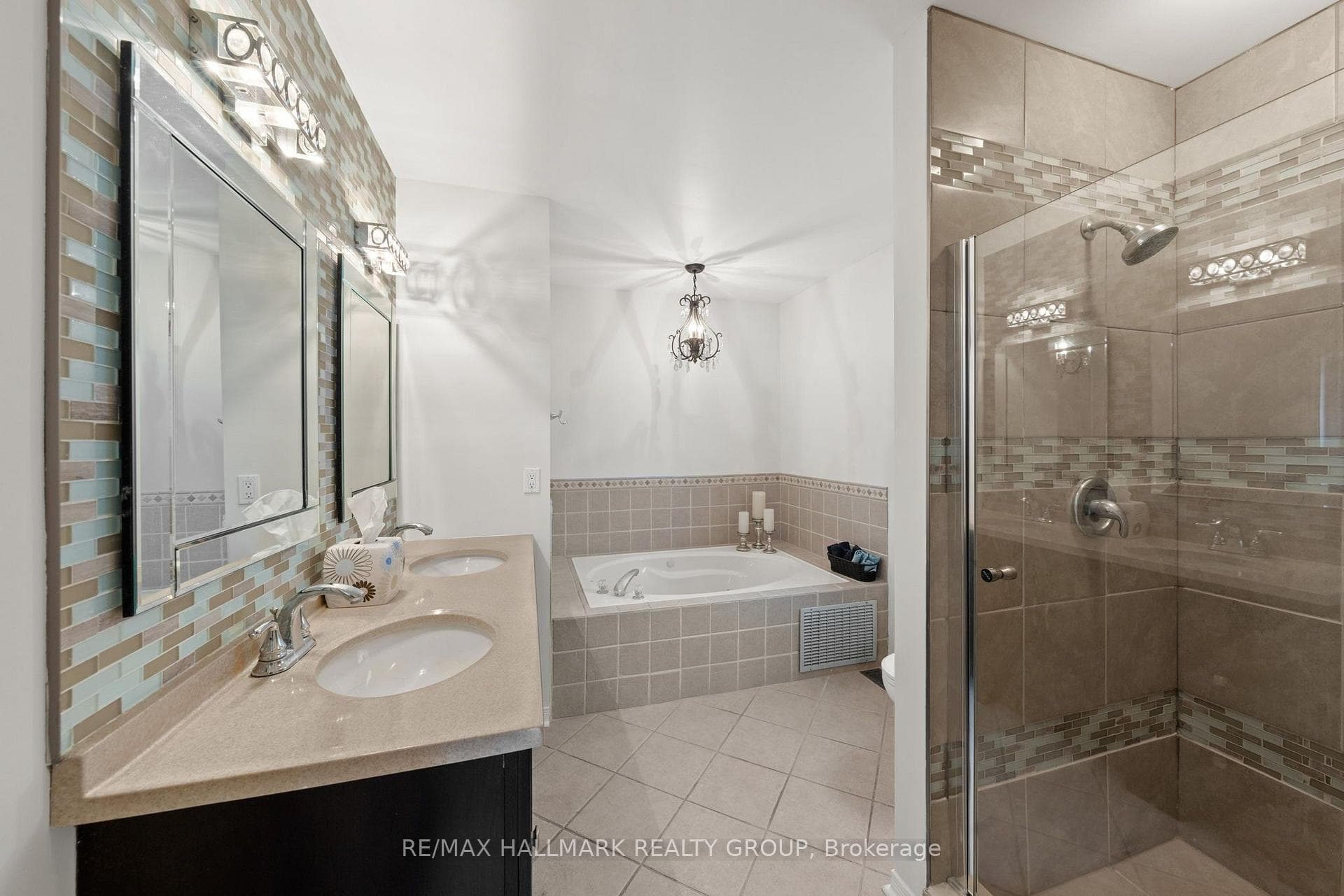 Primary 5pce Ensuite