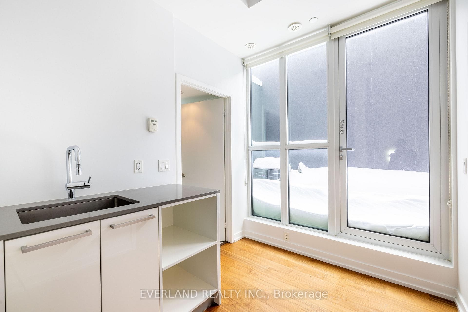 113 Mcmahon Drive Unit Th17 photo 14