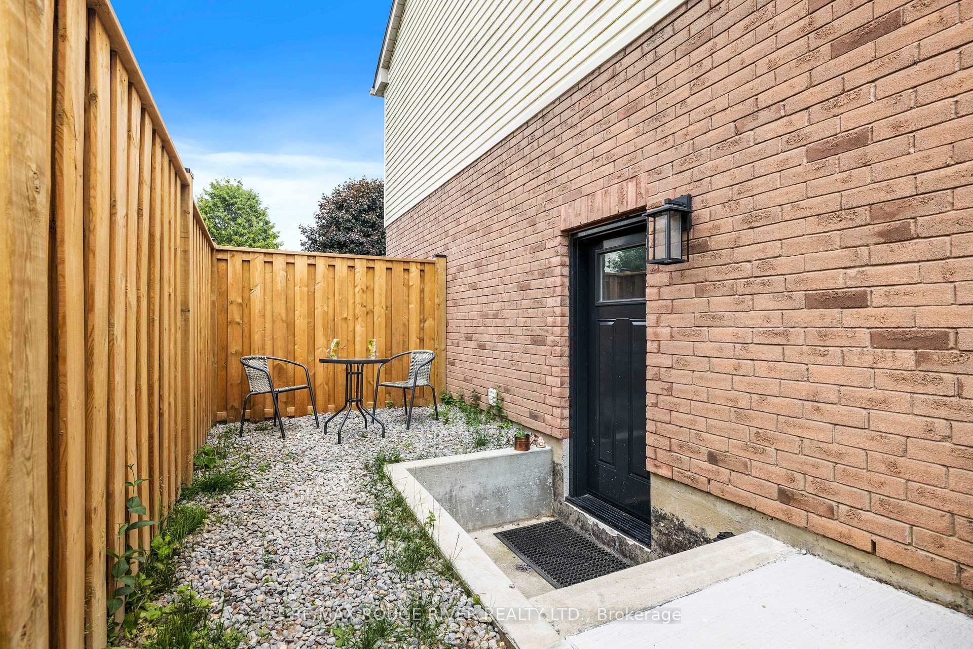 960 Fraser Court photo 29
