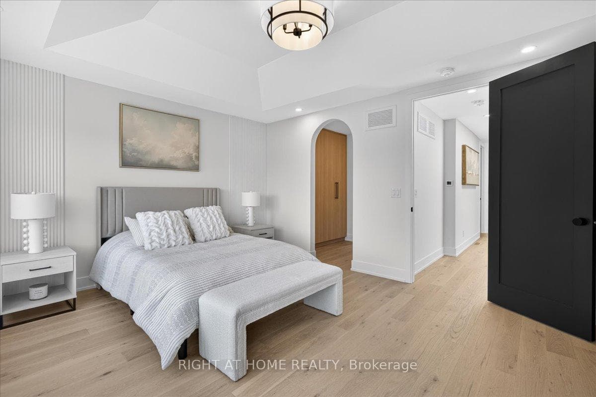 15B ROSEMEADE Avenue photo 23