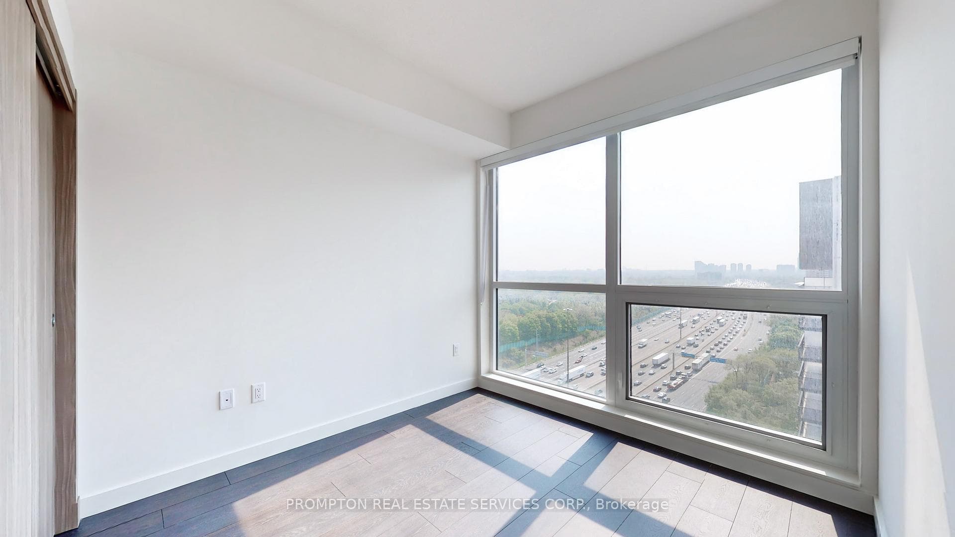 85 McMahon Drive Unit 2705 photo 24