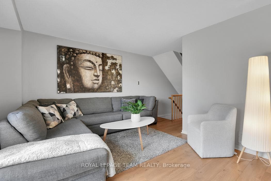 1443 Caravel Crescent photo 5